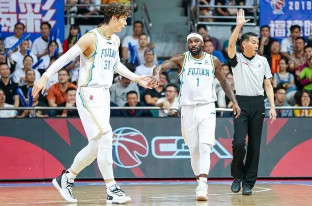 有哪些nba球星辱过华(黑人泰劳森辱华事件发酵，CBA官方疑冷处理，上万网友要求开除)