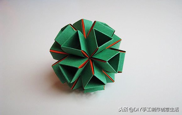 怎样用纸做一个能用的球（手工折纸Snapology球 用纸条折球体步骤图解）
