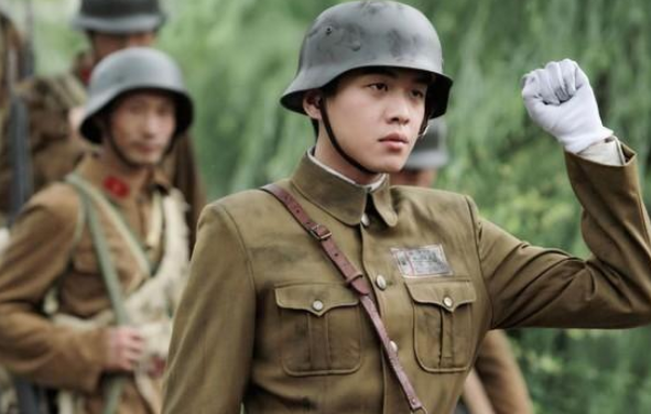 结婚不见父亲身影，直言三年不拍父亲的戏，张若昀父子的爱恨往事