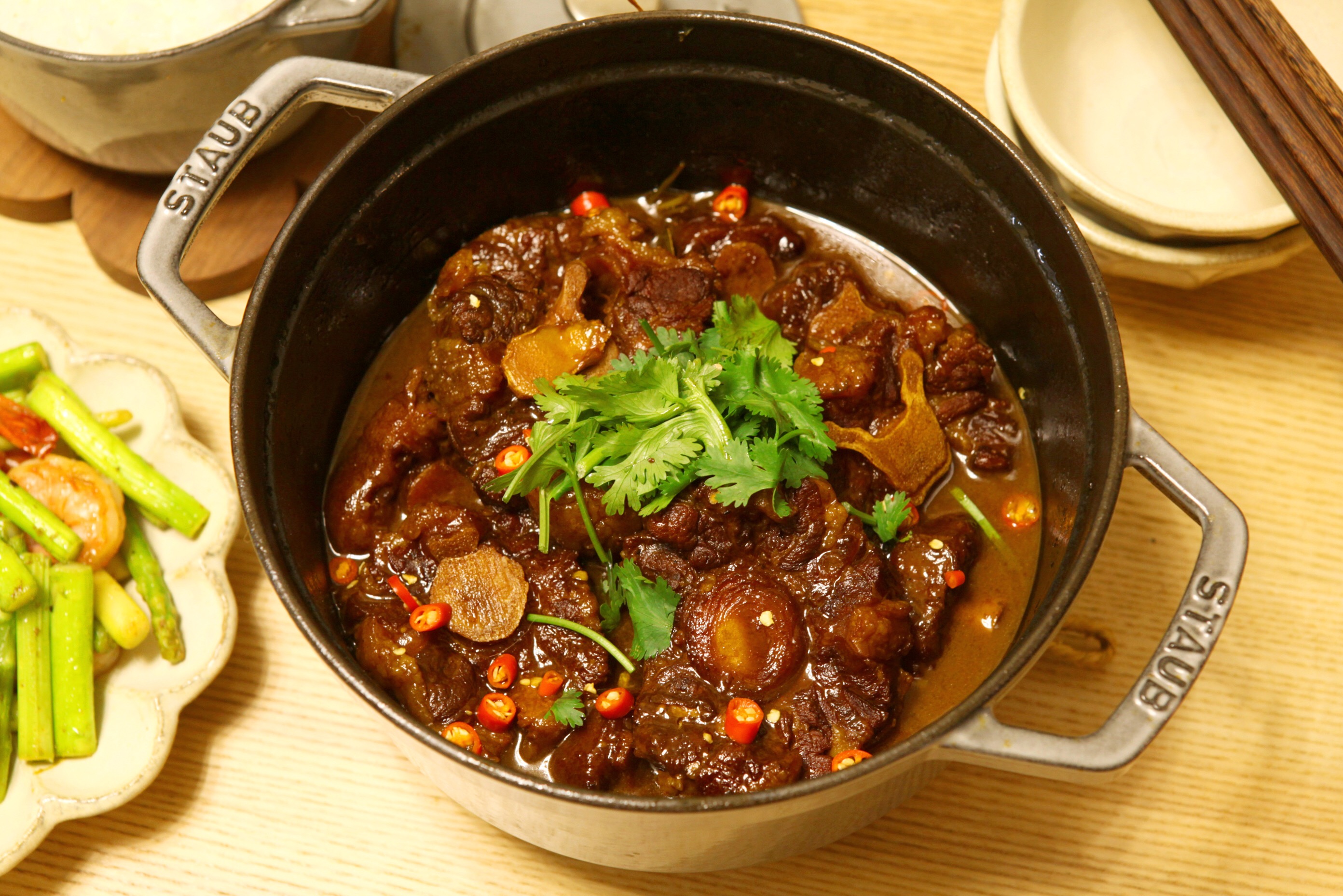 【萝卜焖牛尾】做法步骤图 吃货们的福利 特香-起舞食谱网