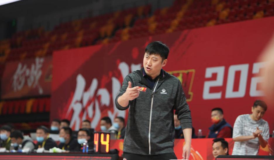 中国篮坛第1对父子总冠军教练！儿子夺NBL冠军，老爸夺CBA冠军