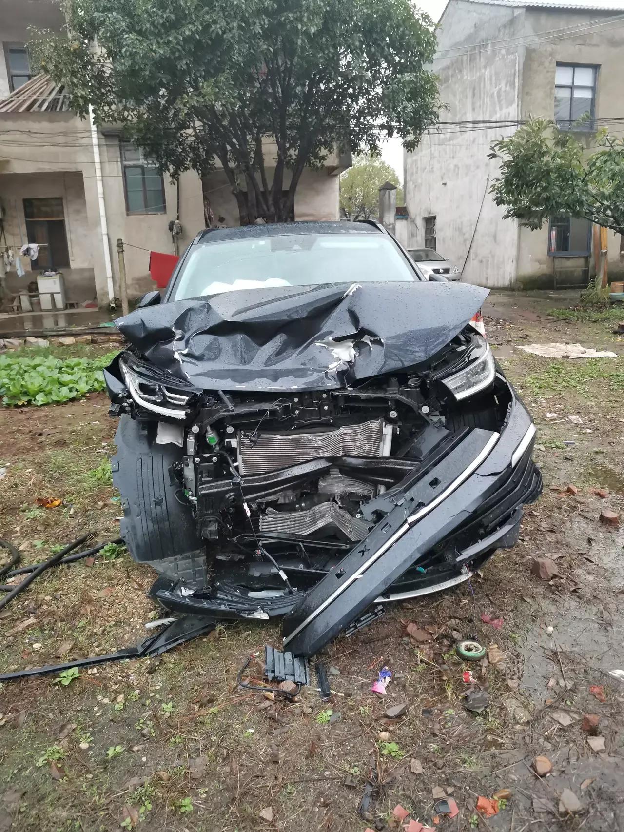 最近奇瑞星途车主高速车祸，浅谈下自适应巡航和主动刹车的区别
