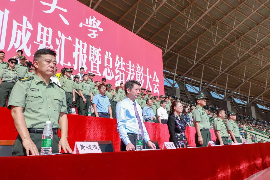 2019级中南大学本科新生完成军训，雄姿英发展风采！