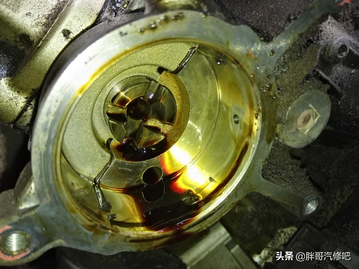 12年车龄23万公里奥迪A6L，2.4V6发动机全方位漏油维修