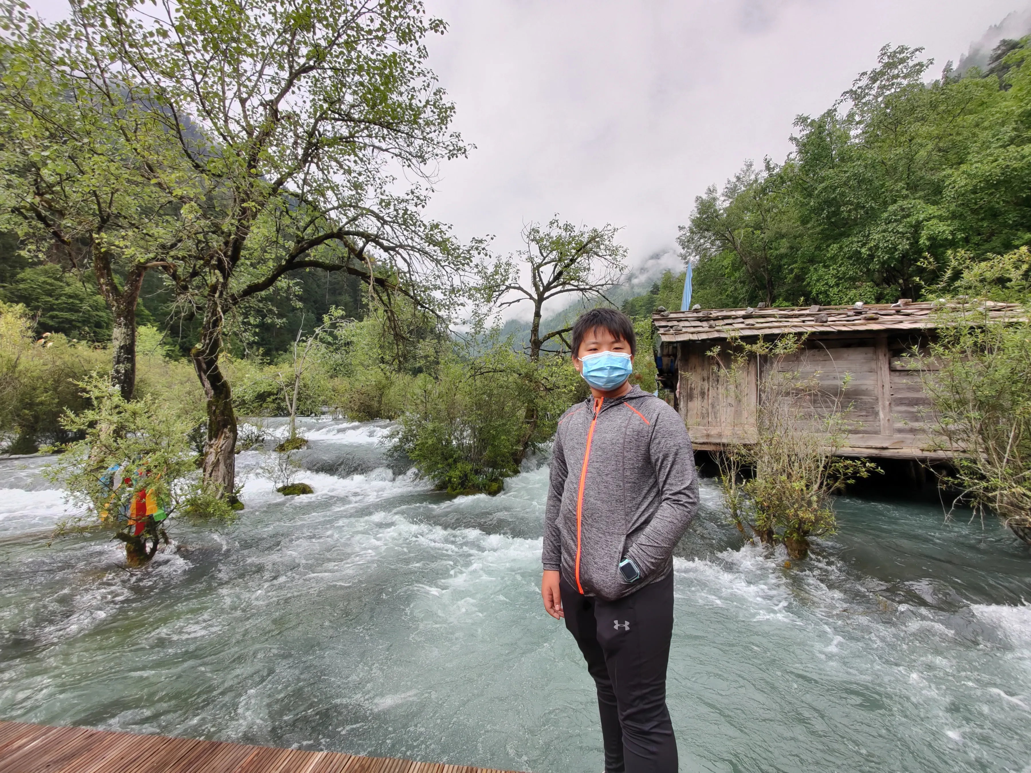 深圳去九寨沟旅游(深圳自驾九寨沟8日游（深-重庆-成都-都江堰-乐山-九寨沟-返深）)