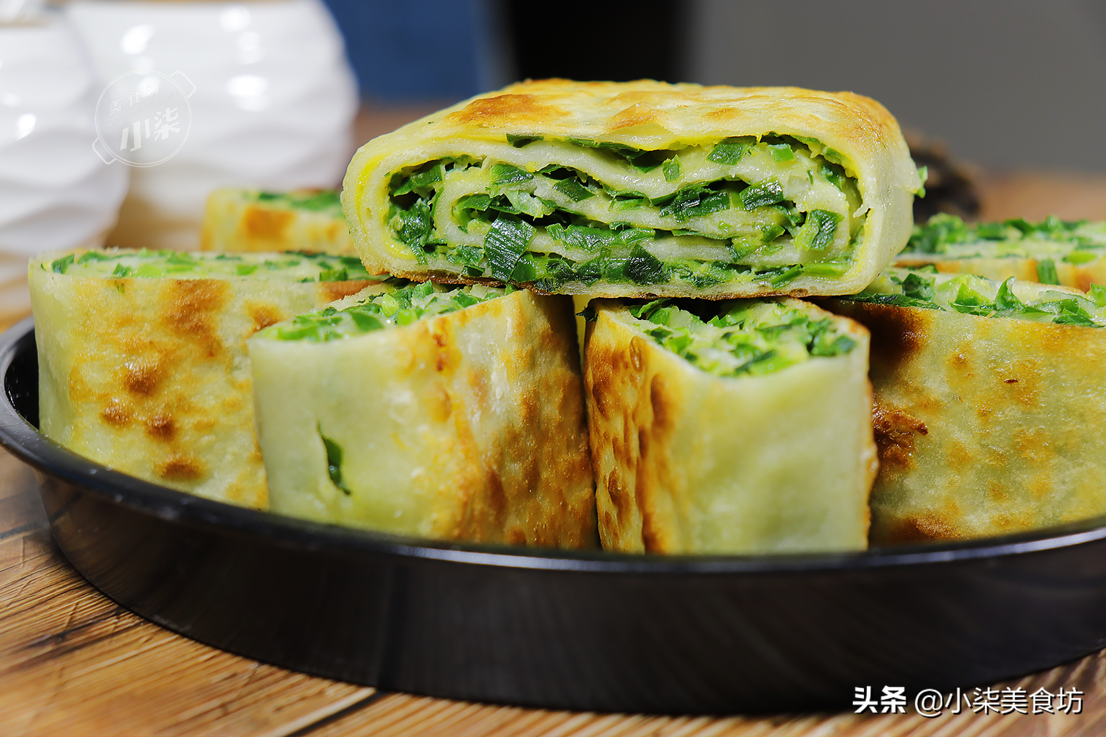 韭菜盒子新做法，翠绿不出水，一层比一层香，吃过一次就忘不了