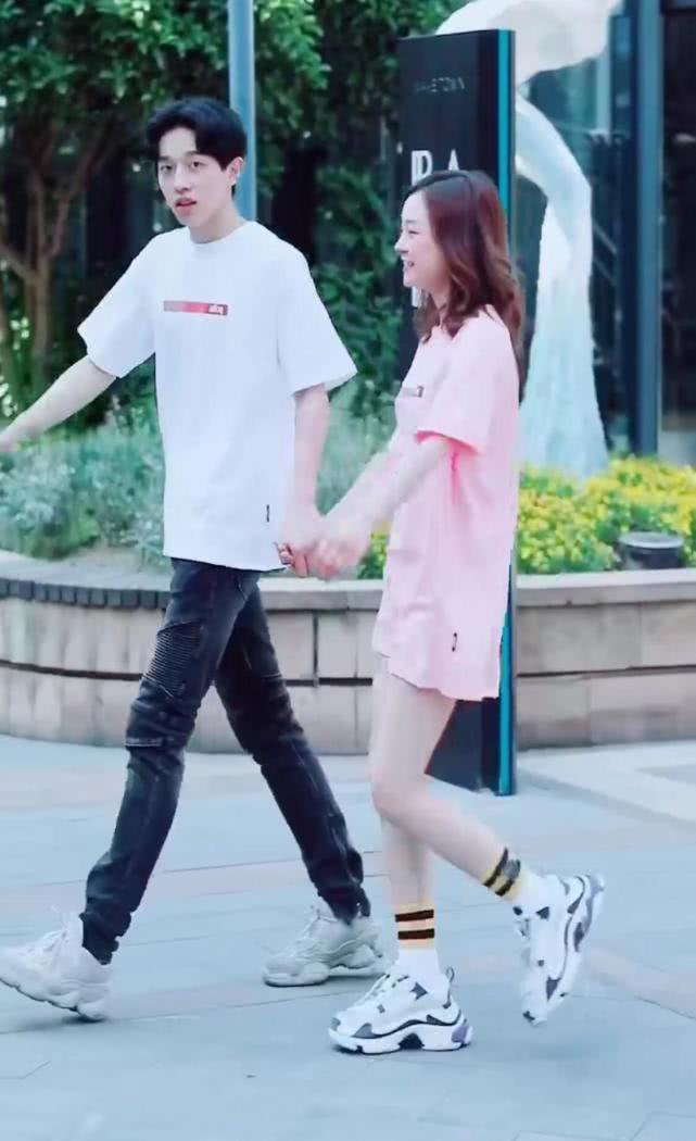 特步有沒有什么好看的女款粉色鞋（現在流行“牛奶味”的特步鞋？女生一穿就變甜，男生看后想寵她）