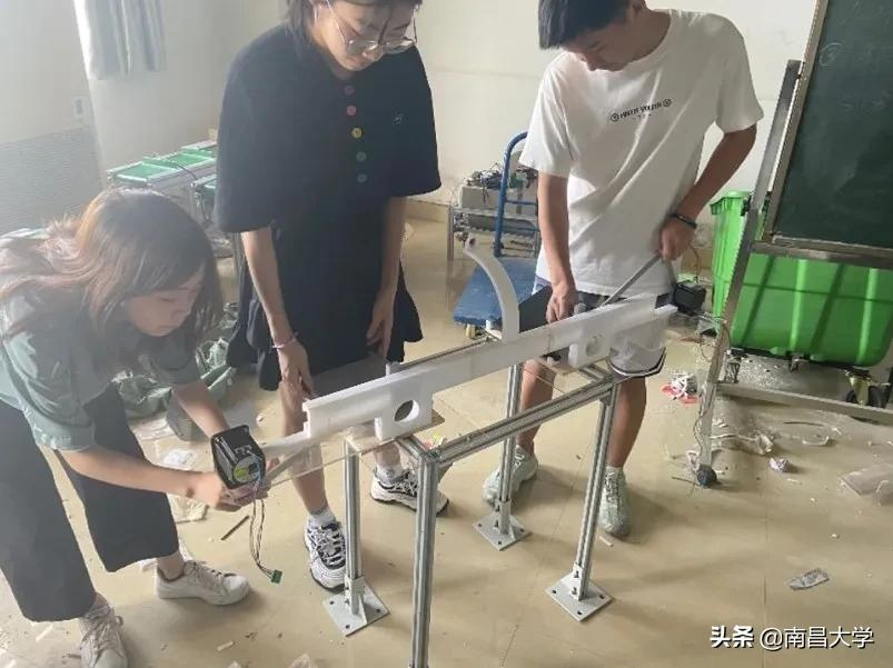 四项一等奖,三项二等奖,雄居全国参赛高校第一!