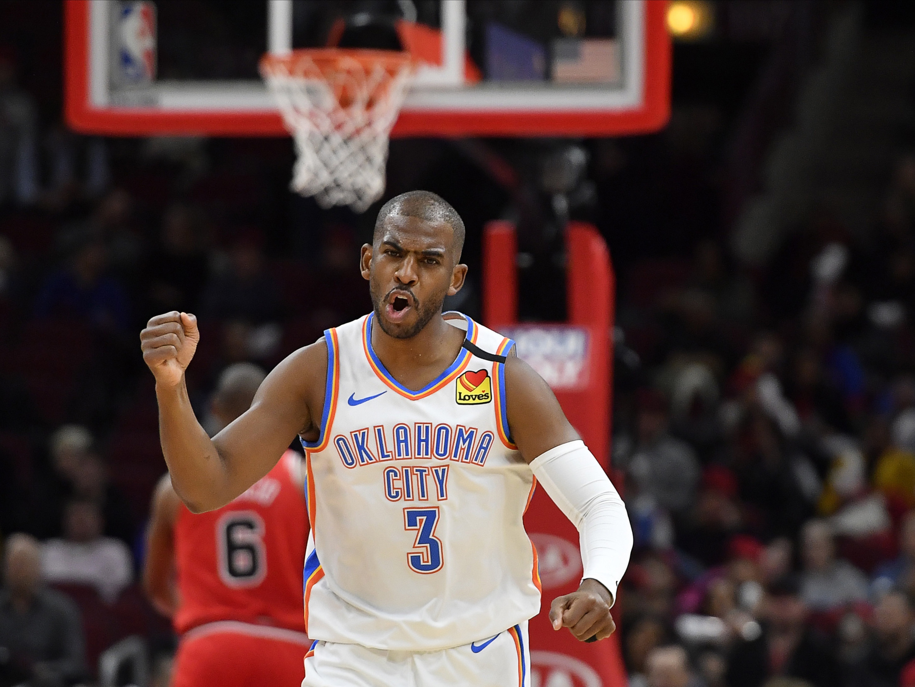 為什么nba超巨都出在湖人</h2>

<p>　　保羅——雷霆的引航者，打破外界的質(zhì)疑</p>

<p>　　在雷霆送走威少迎來保羅之后，很多球迷都認(rèn)為雷霆進(jìn)入了重建期，但進(jìn)入生涯末期的保羅卻展現(xiàn)出了不服輸?shù)臍赓|(zhì)，多次在比賽進(jìn)入關(guān)鍵時(shí)刻時(shí)站出來力挽狂瀾，帶領(lǐng)球隊(duì)在常規(guī)賽拿到了西部的好成績(jī)并殺入了季后賽。</p>

<p>　　<img alt=