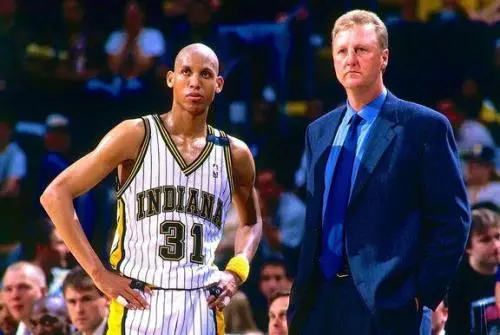 98篮球网nba直播吧（NBA纪实连载27：98年带领内忧外患的公牛三连冠，乔丹彻底封神上卷）