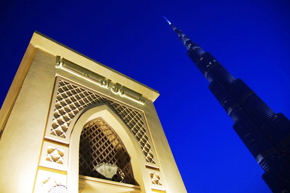 迪拜世界之巅(全球第一高楼，创造无数惊人世界纪录，整栋楼可同时容纳35000人)