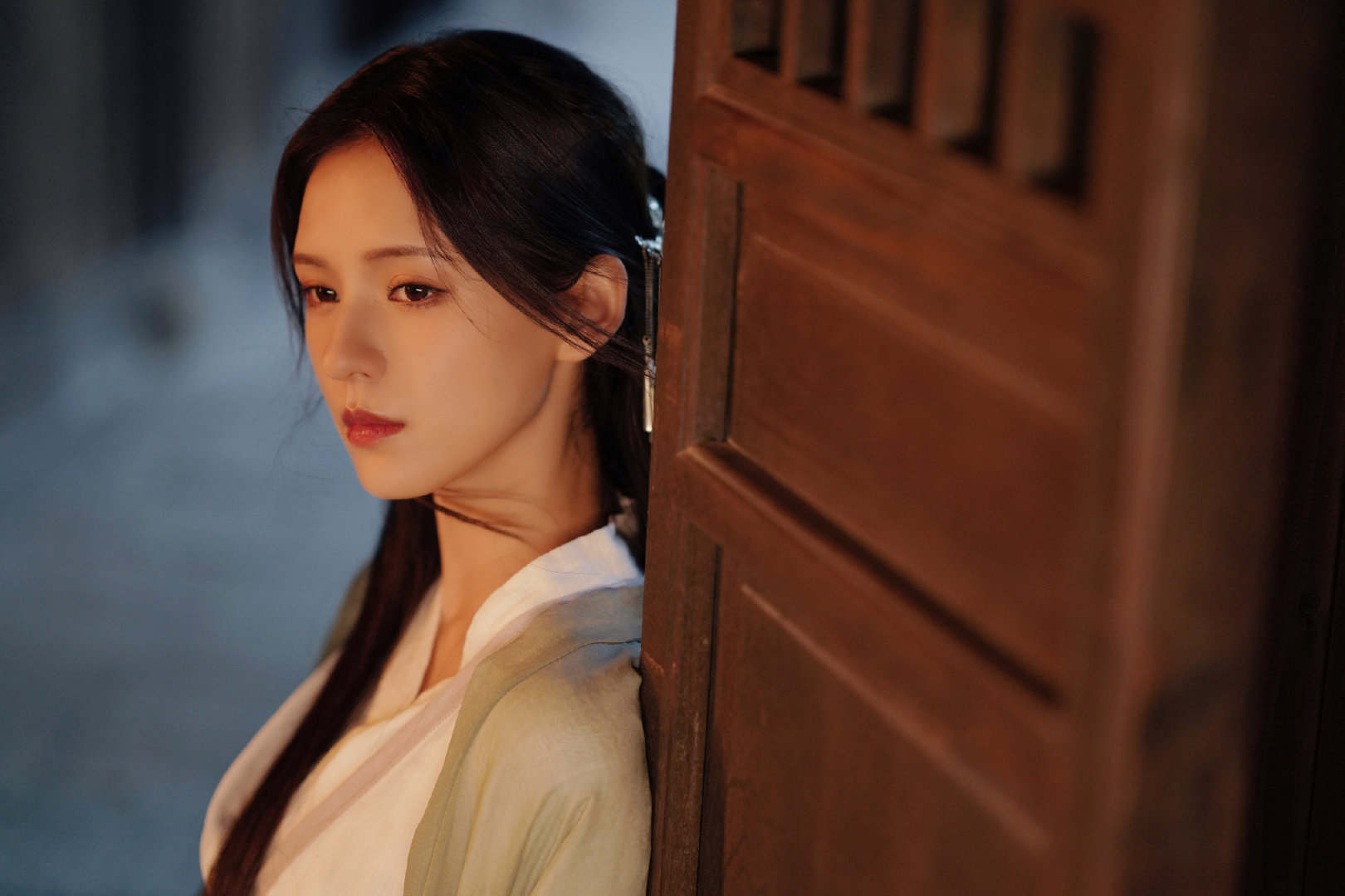 内娱女明星都"卷"到古风写真了,男明星还在求宽容