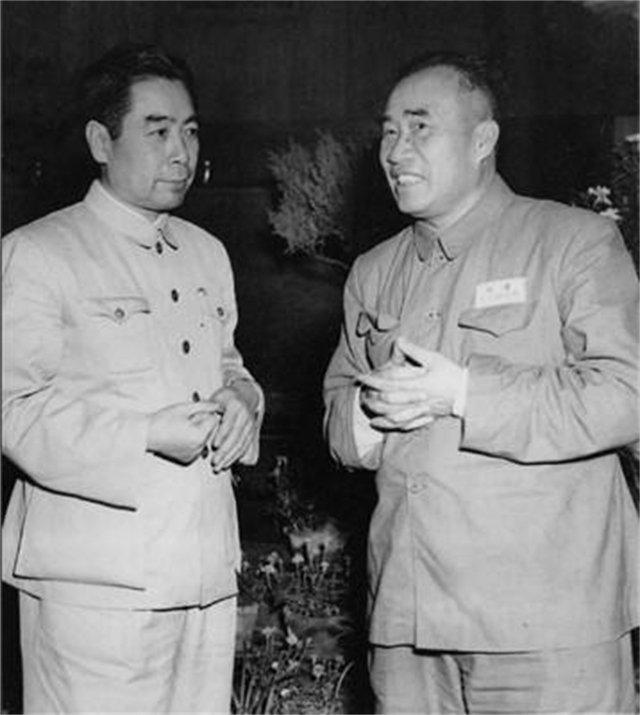 周恩来总理一生，为何四次痛哭？为父亲、为朋友、为人民