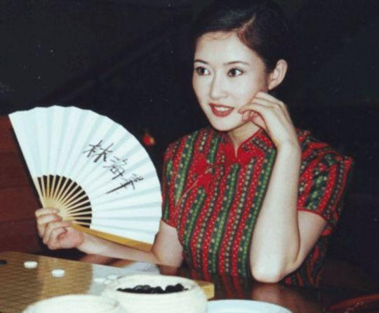 因“喂奶门”被挤出娱乐圈，为什么互联网对明星会如此残忍？