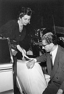 伊朗末代美艳王后！国王宠翻送天价珠宝，却因无法生育被流放