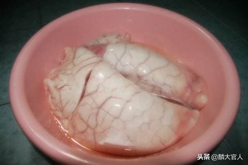 这种肉只要3块钱一斤，但却含有大量的毒素，再便宜也不要吃！