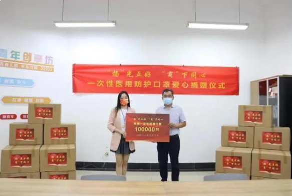 扬州大学女学生，携50箱“行李”返校，校方为其举行专门仪式