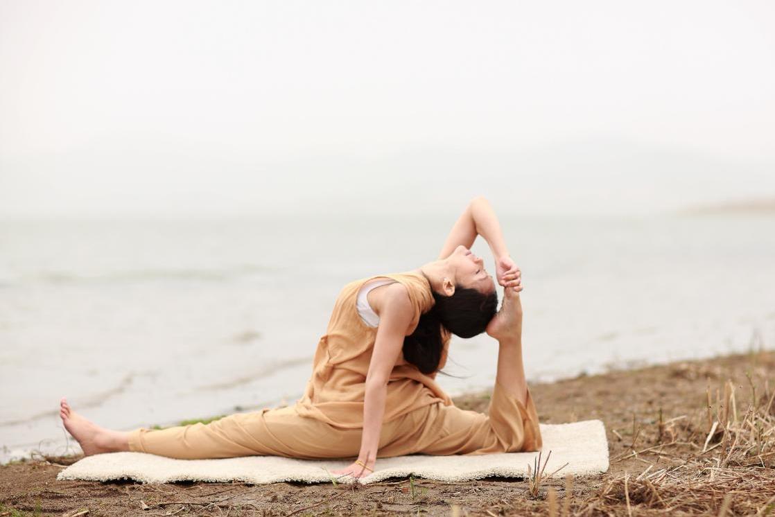 瑜伽教练林敏,她练习瑜伽很多年了,因此她在网上也是小有名气的瑜伽