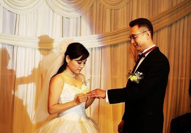 47岁女星戴娆近照珠圆玉润,曾提携杨烁,成就离不开三个"张国"