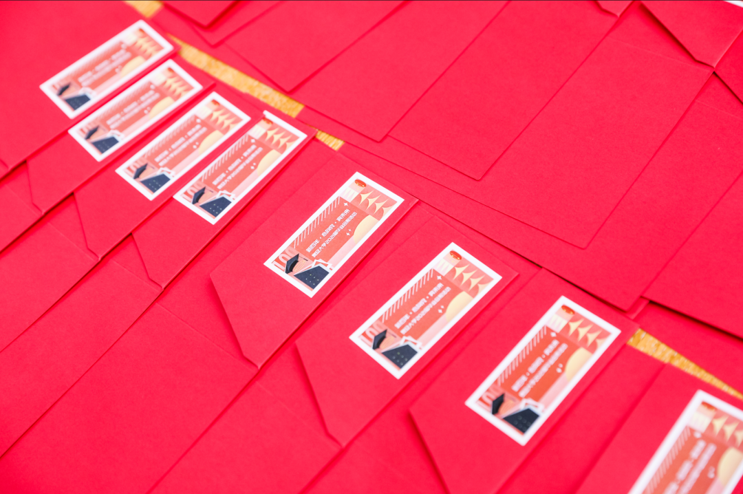 毕业季，复旦大学书记校长喊毕业生合影啦！