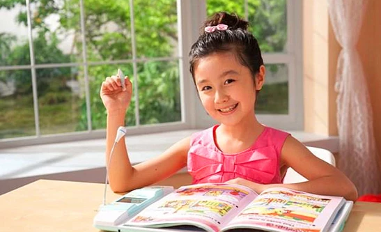 记得火遍全国的“点读机女孩”吗？被传高考403分，现状让人感慨