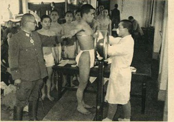 当兵为什么要裸检（二战日本学生兵）