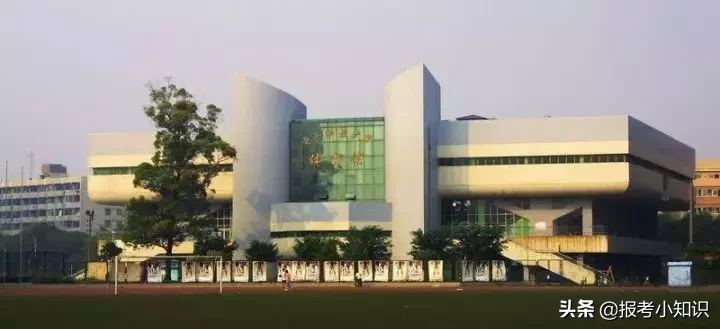 明明很硬核，却起了个野鸡名字的大学