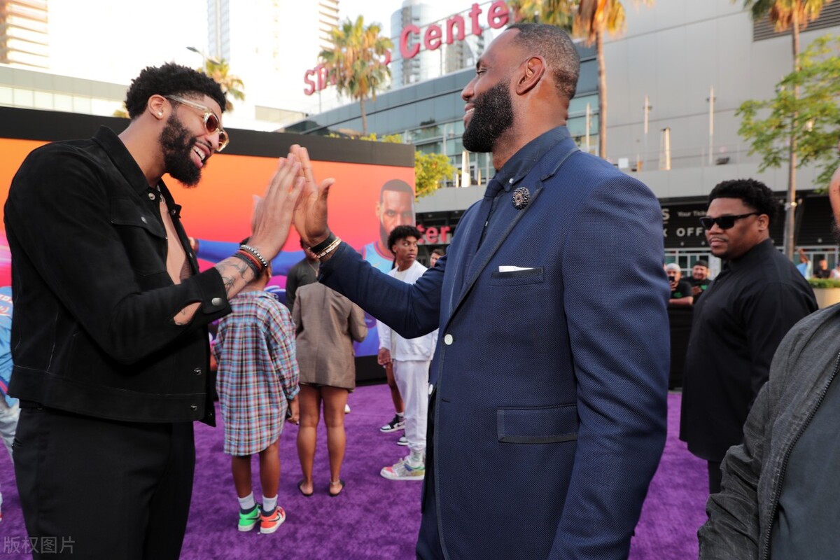 nba哪些人不能灌篮（詹姆斯空中大灌篮口碑扑街，真不怪他！乔丹那部也没得到高评价）