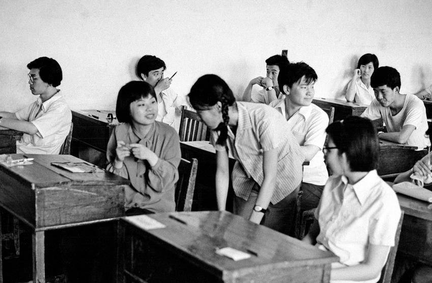 44年前的高考试卷曝光，差生说想穿越回去做“学霸”，老师却笑了