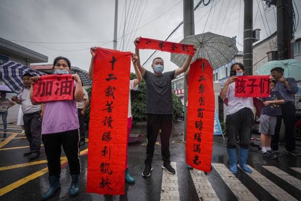 毛坦厂中学是“高考工厂”？看过“陪读妈妈”经历，你会改变看法