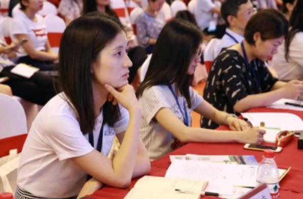 2021高考生想当老师选啥专业？4门学科需求量大，就业前景很好