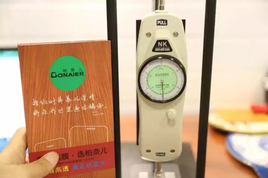 变着方法弄碎我的iPhone手机膜-17款钢化玻璃膜大横评