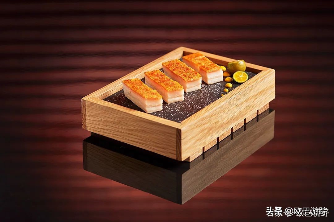 厦门这家奢牌酒店，毗邻繁华，却又遁于静谧迷人的港湾