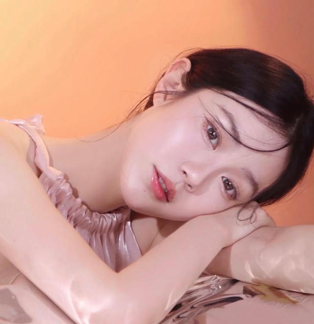 热门粉底液遮瑕效果排行：打造完美无瑕肌肤的秘密武器