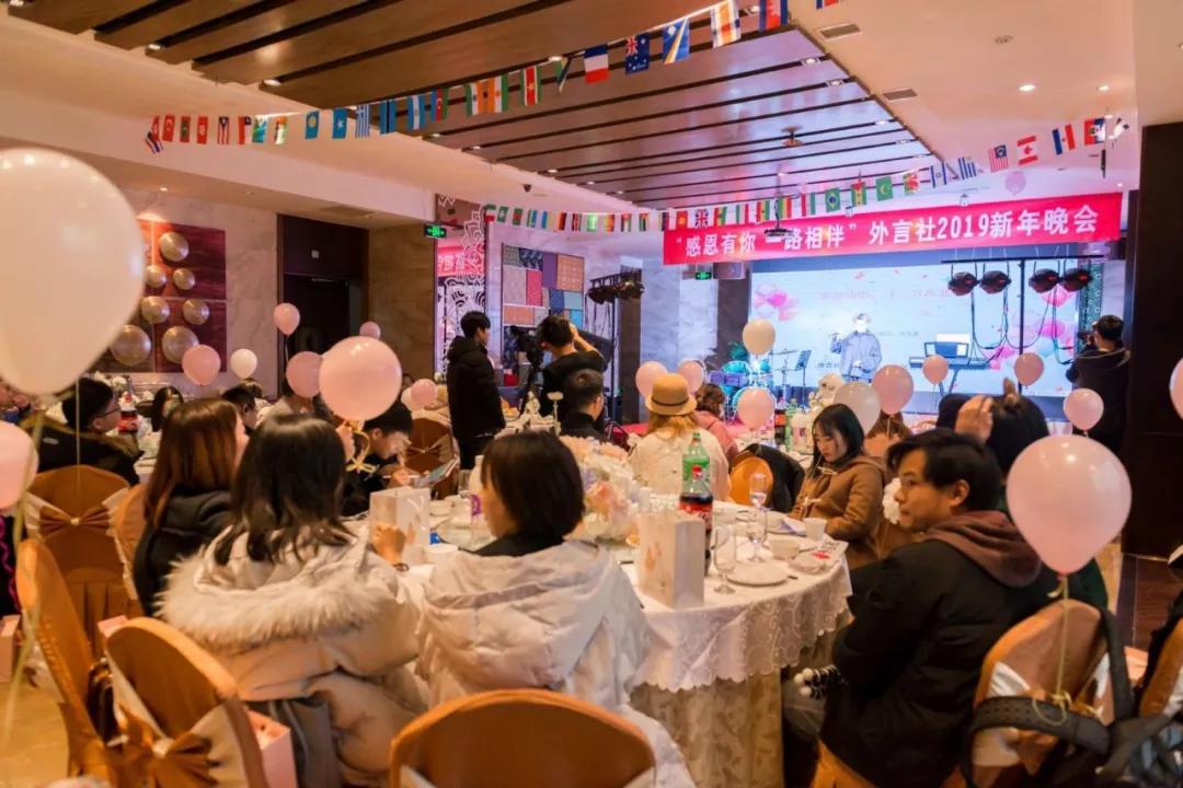 ta们从这家语言培训学校窥探到了世界——走进成都外言社