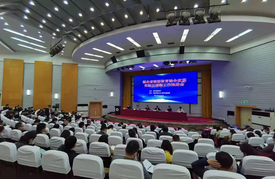 火上热搜！湖北超美大学：占地2000余亩，人民日报、团中央围观