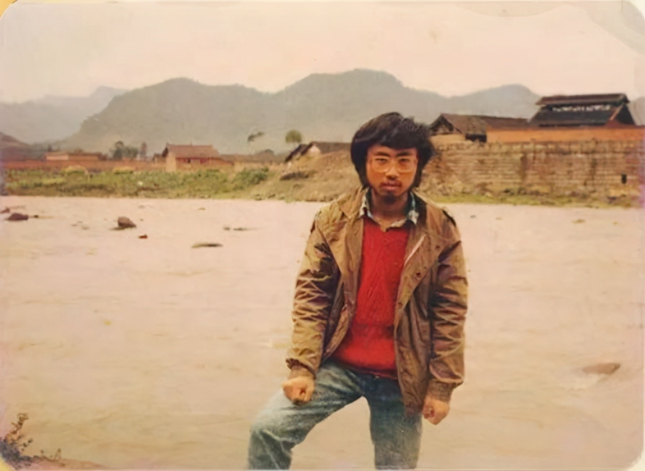 那个在德令哈苦苦思念姐姐的海子,为她淋一夜雨,终等来伊人离去