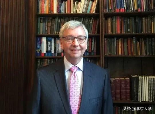 在剑桥大学三一学院取得博士学位199