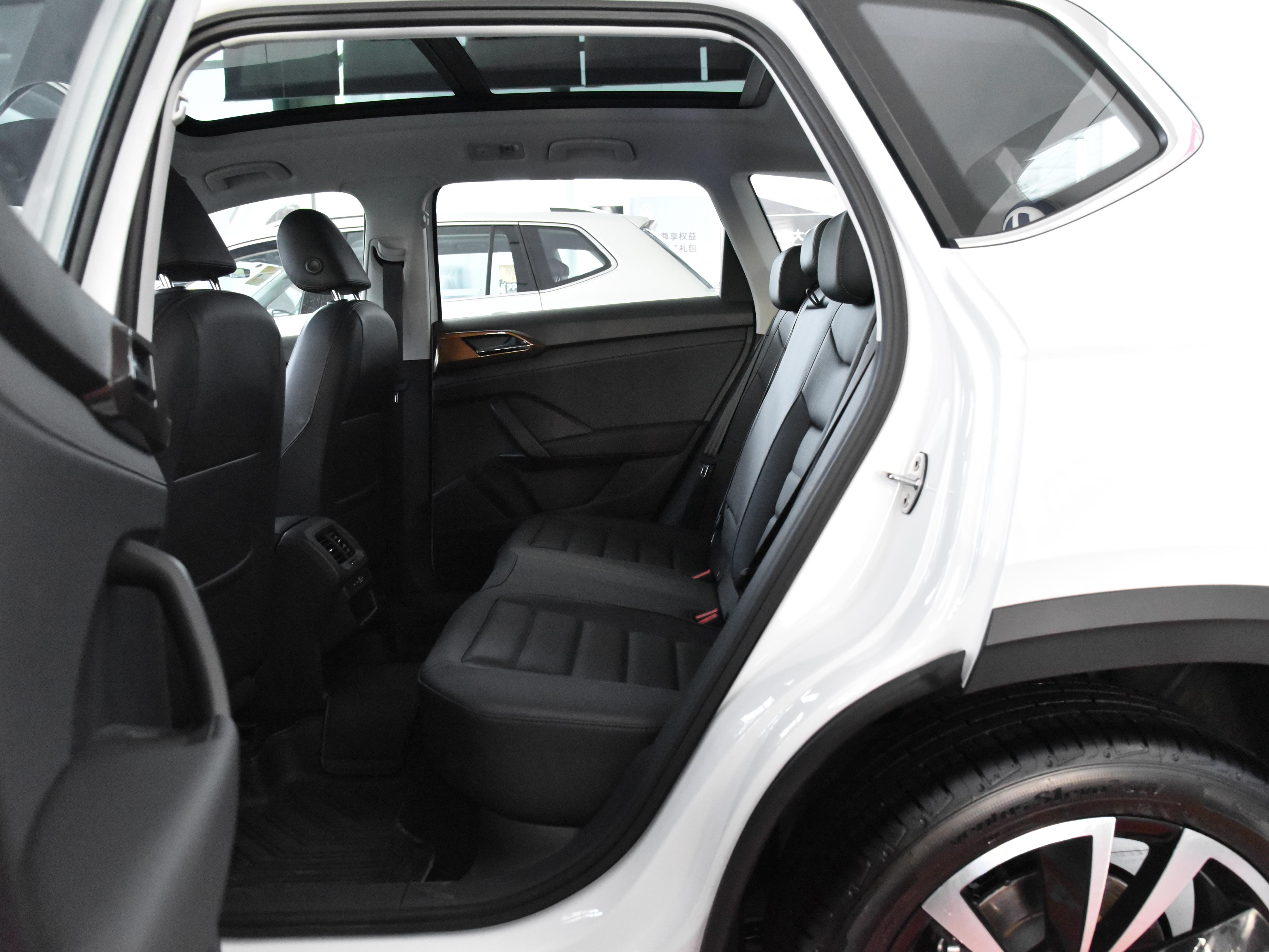 大空间又省油的德系suv,尺寸合适好停车,实拍大众途岳