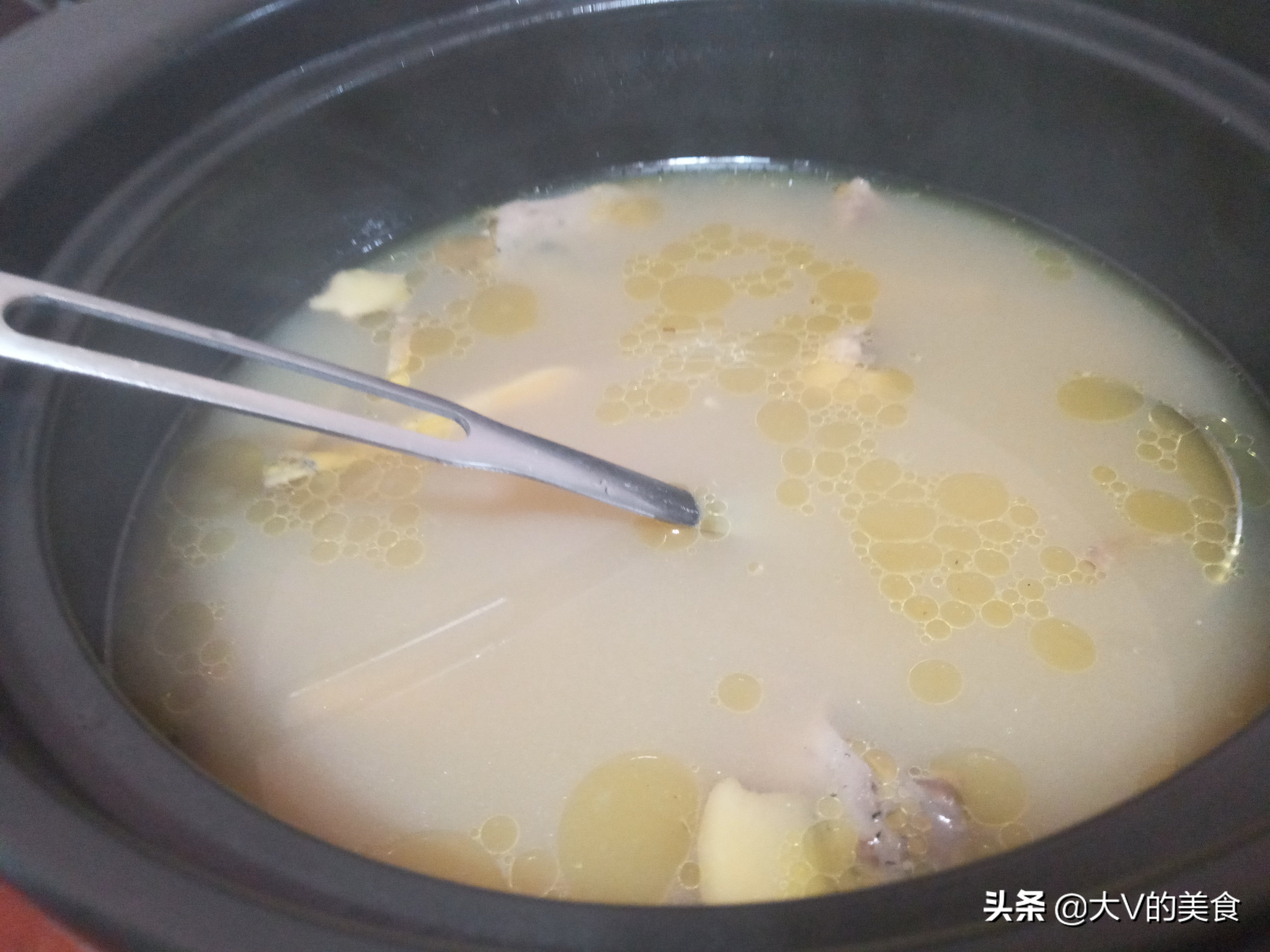 清炖全鸭汤的做法（原汁原味清炖鸭肉汤的家常做法）