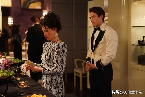 眼泪滴在眼眶里！“绝望主妇”的主角再次相见，癌症和离婚也不妨碍玫瑰。