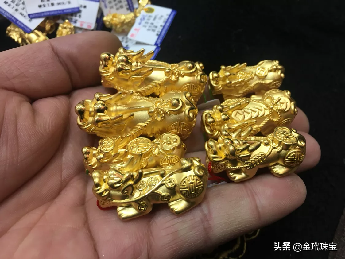 黄金首饰按件卖了(黄金卖给了商家还能换回来吗)