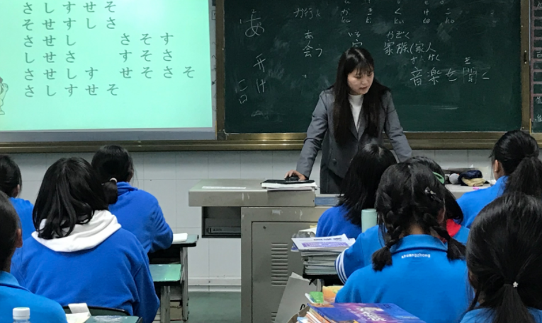 越来越多高中生放弃英语，报名日语班，原来高考还可以这样