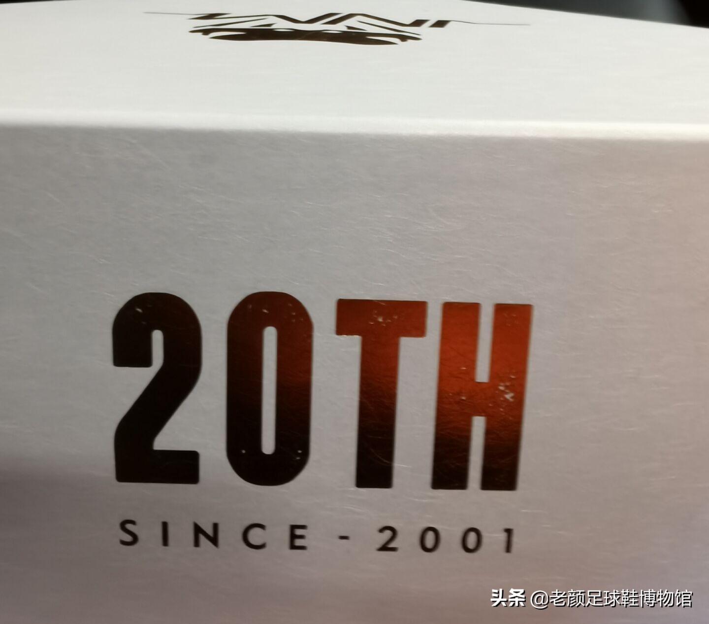 02世界杯李铁穿的耐克足球鞋(李铁最爱，国足十强赛幸运战靴，20年后被国内狂热玩家完美复刻)