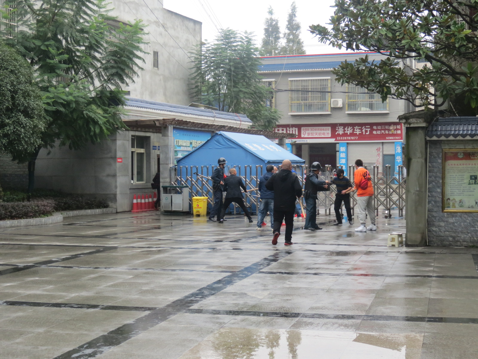 四川东坡区永寿小学开展反恐防暴应急处置演练