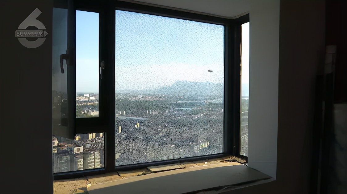 家住35楼,卧室窗玻璃突然碎裂!后怕……原创