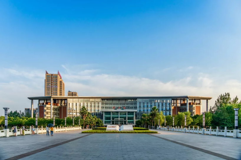 从1950到2020，这所由刘伯承元帅亲任校长的高等政法学府，如今70岁了！