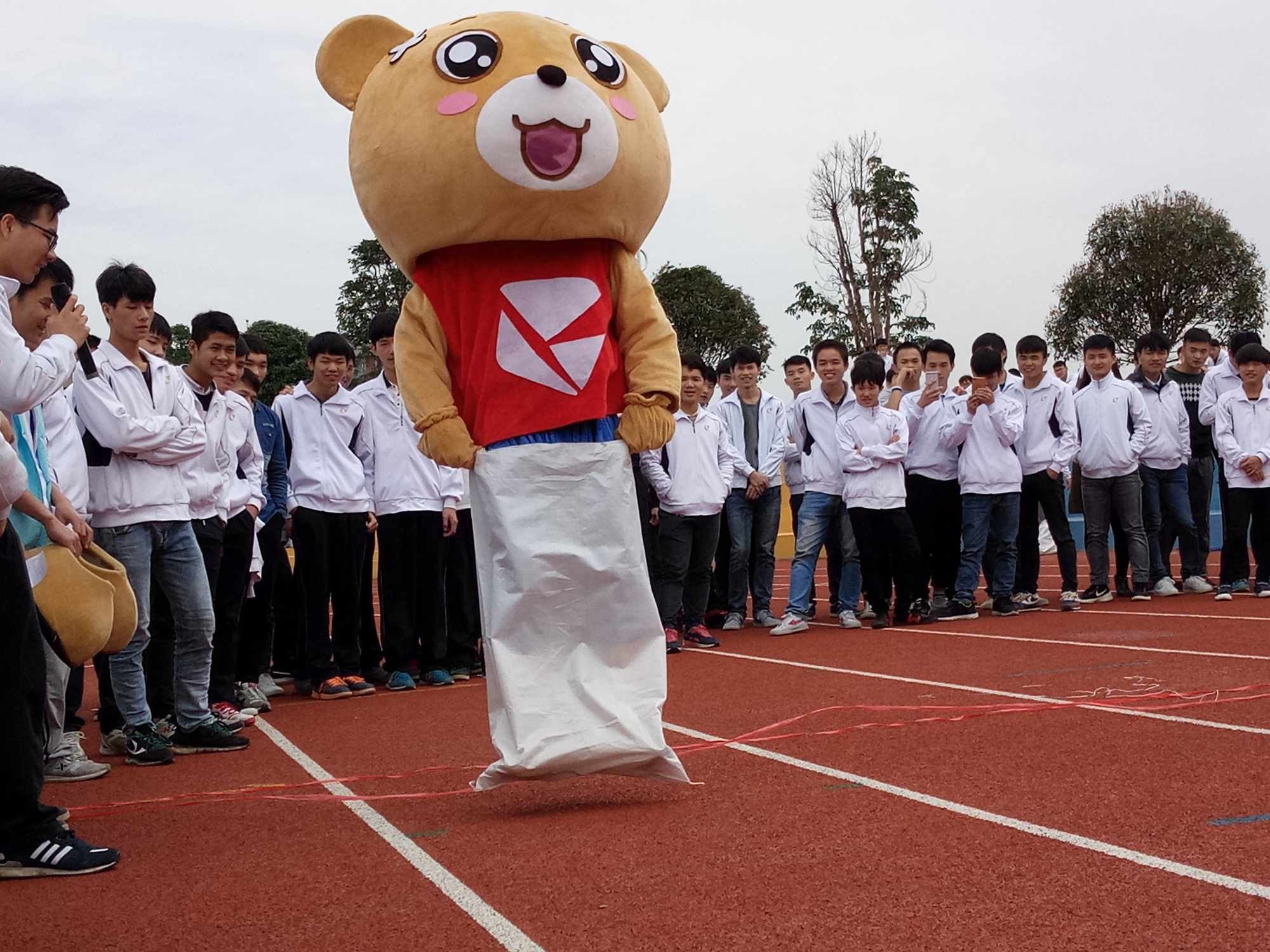 大学入党有“硬核”要求，早准备早“享受”，看看你是否符合？