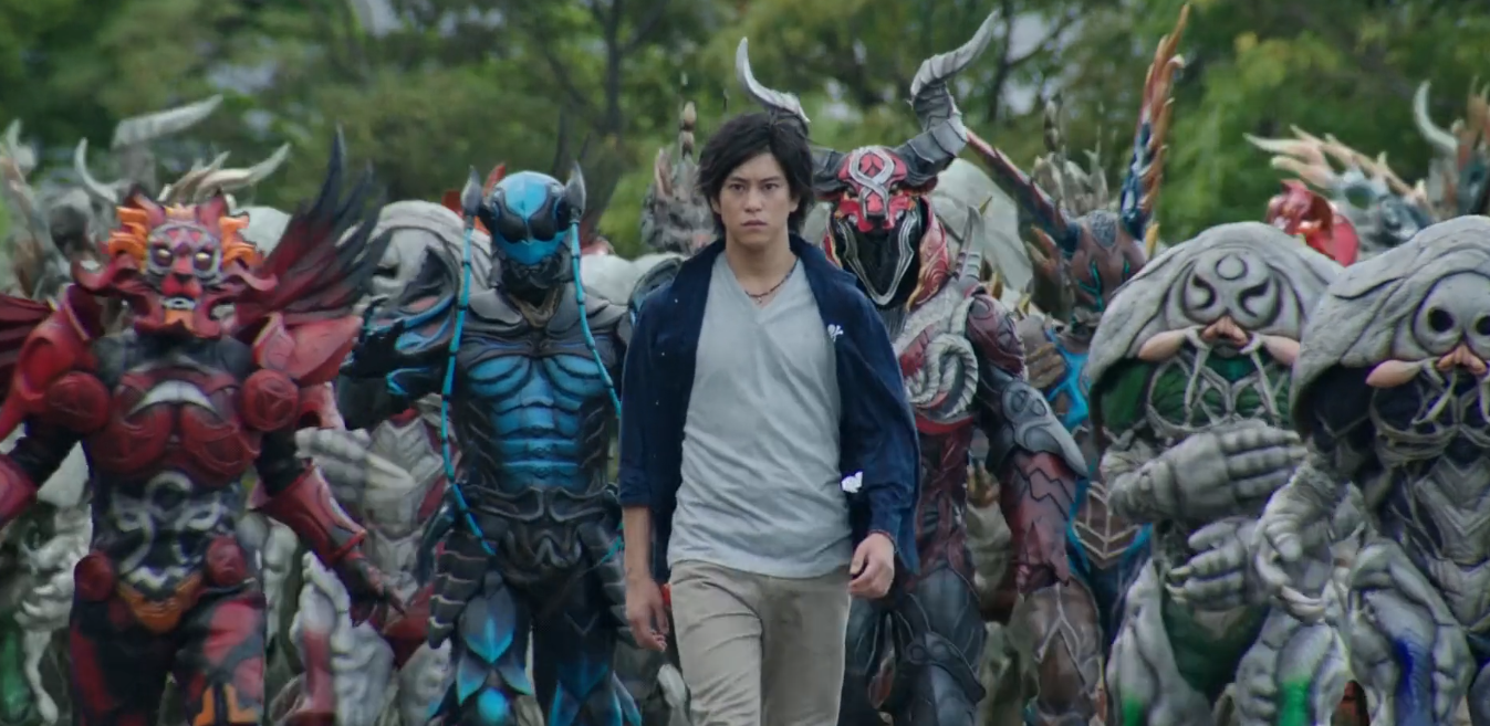 他能操控藤蔓,妻子叫小舞,成了神也死过一次,他是假面骑士铠武