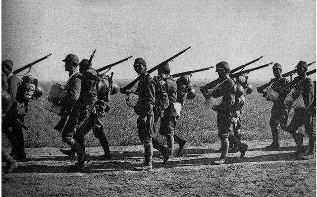 二战日本学生兵：体检让他们羞辱，战场让他们送命